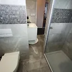 泽勒兹纳鲁达公寓