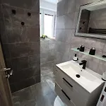 泽勒兹纳鲁达公寓 公寓 *